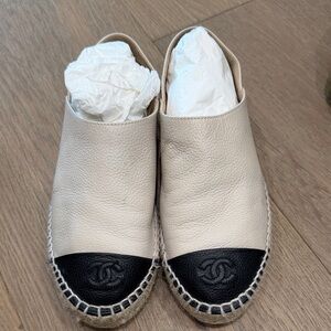 CHANEL Two-Tone Leather Espadrille Slippers — Cream Upper with Black Toe